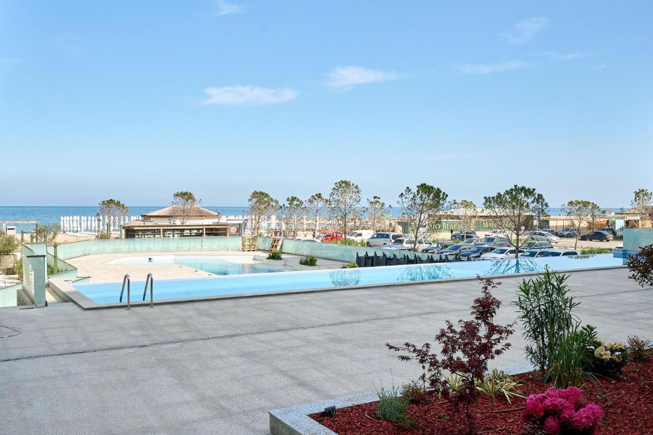 Jad Apartment In Infinity Beach Resort - Parking Mamaia Exteriör bild