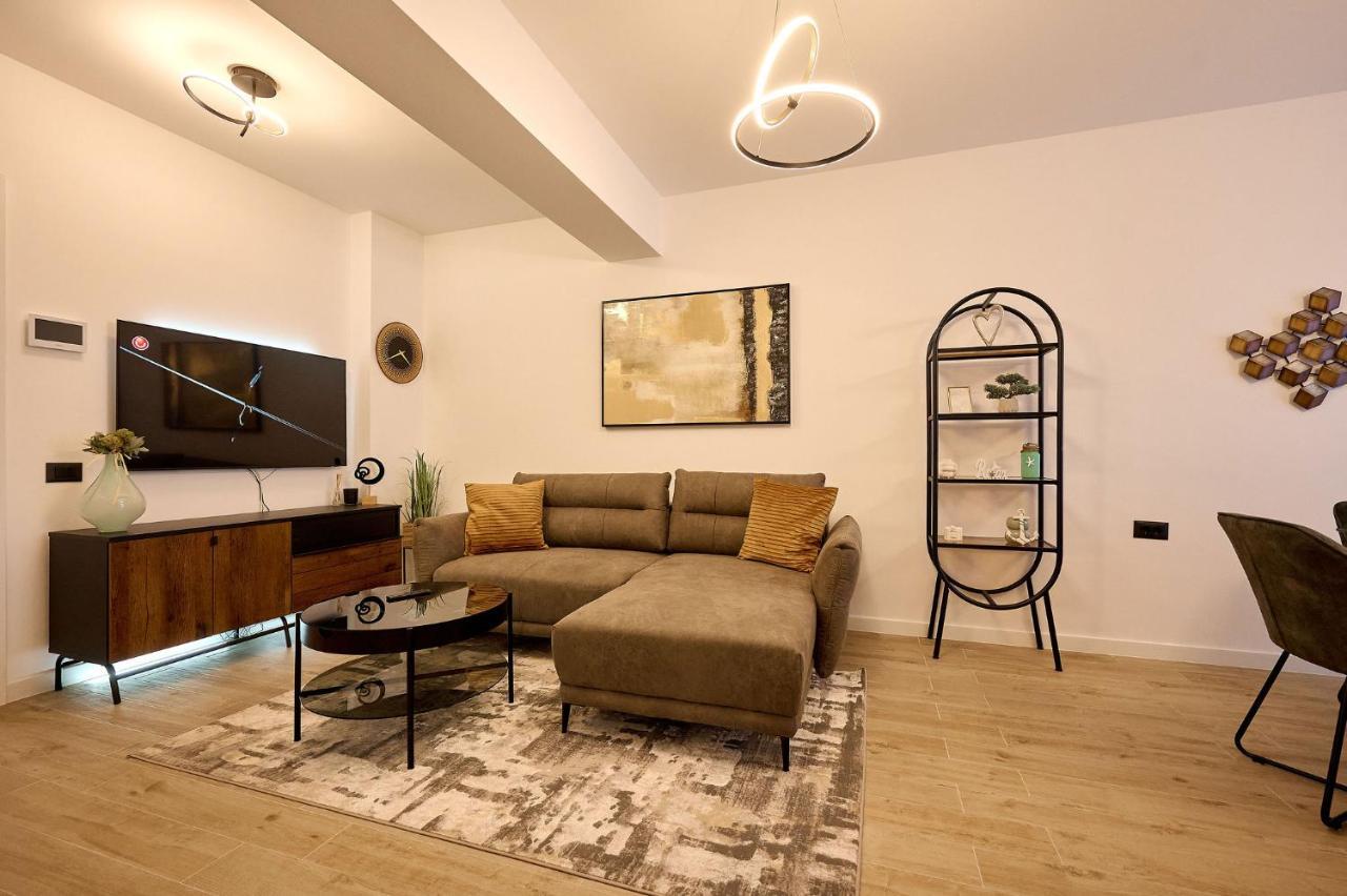 Jad Apartment In Infinity Beach Resort - Parking Mamaia Exteriör bild